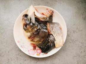 剁成小块。