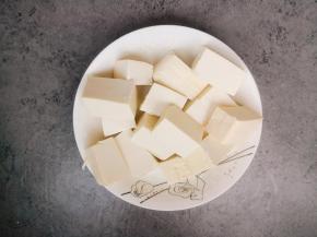 豆腐切块。