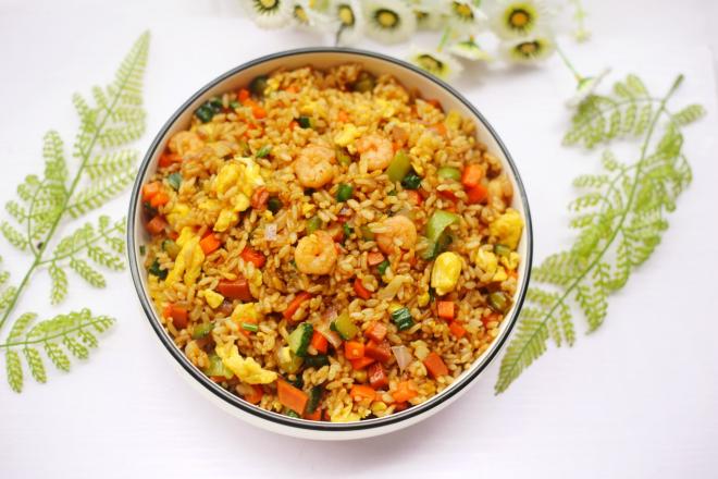 好吃到飞起的虾仁酱油炒饭