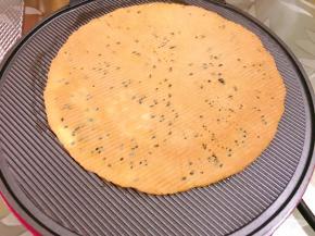 等四周没有蒸汽出来，能闻到香味就要揭开盖子查看