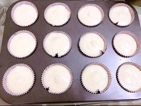 挤在纸托里
放入预热好的烤箱中层130度烤45分钟左右