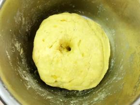 发酵至手指插入取出不回缩不塌陷即可