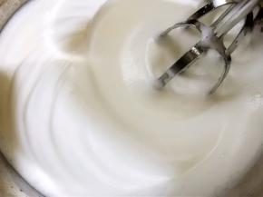 打蛋器中高速开始打发