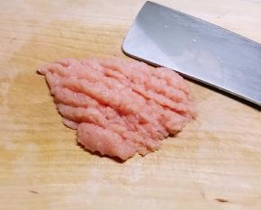 鸡肉剁成肉蓉