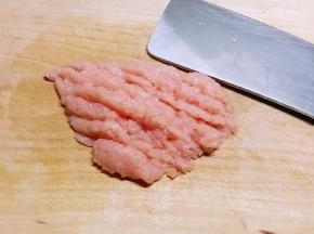 鸡肉剁成肉蓉