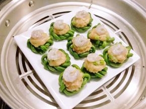 开水上锅 蒸12分钟取出