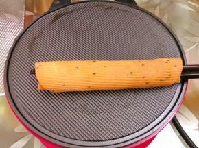 用筷子卷起