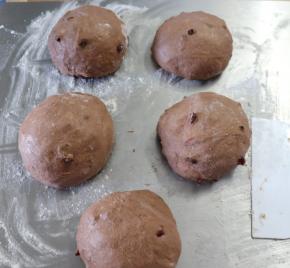 分别滚圆后盖保鲜膜常温下醒发20分钟左右