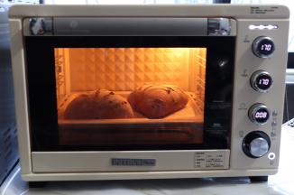 放入预热好的烤箱中层，上下管190度烘烤20分钟