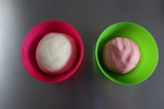 盖保鲜膜，放冰箱冷藏静置松弛20分钟