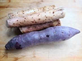 1.	先将所需要的食材紫薯和山药清洗干净，