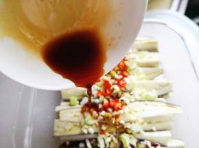 10.	浇到茄子上，