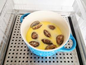 6.	时间到打开盖子，就可以品尝了，因为之前加了一点点盐，所以不需要再加其它佐料了。