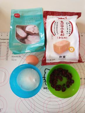 1、黄油软化，材料备齐。