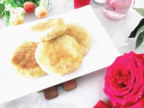 酥脆香甜的酥饼咬一口香香甜甜，酥香可口，好吃极了。