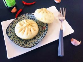 宣软好吃的素馅包子，皮薄馅大，清淡可口，营养丰富，很适合减肥一族，蘸上自己喜欢的蘸料好好吃呦。