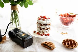 淋上酸奶，或者蘸着酸奶吃，味道更赞，喜欢的，还可以配上冰淇淋，美呢！