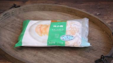鸡小胸肉提前解冻。