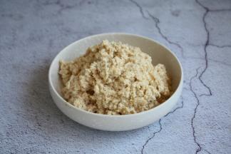 搅打均匀备用。