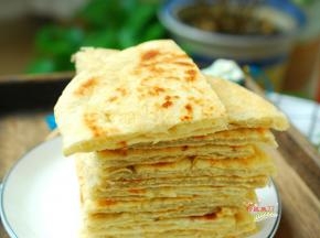 又香又软的椒盐饼就烙好了，记住这几个小窍门，不管烙什么饼都好吃。