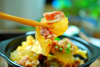 一个菜就搞定，全家吃也足够。再来几个大馒头或一大碗米饭，吃得太舒服了！