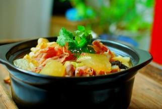 一锅暖暖的砂锅冬瓜羊肉片就做好了，简单省事儿，吃一锅也不用担心长肉。