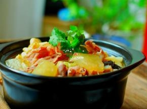 一锅暖暖的砂锅冬瓜羊肉片就做好了，简单省事儿，吃一锅也不用担心长肉。