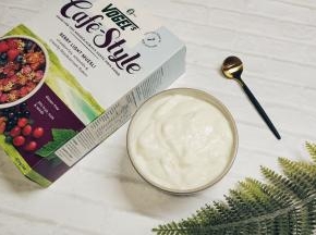 3.再将酸奶和沃格尔麦片拌均匀
