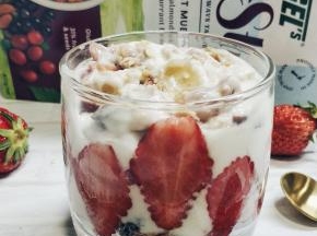 4.倒入一层酸奶

