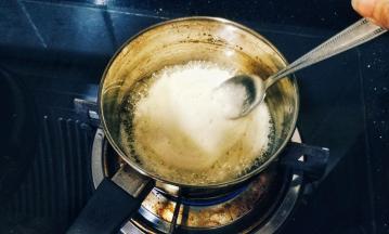 烧至起泡泡后关火搅拌一下