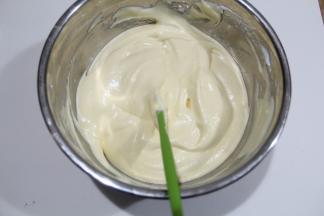 拌匀的蛋糕糊。