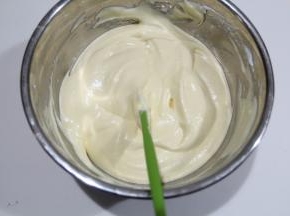 拌匀的蛋糕糊。