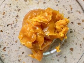 煮好的果酱约75g，冷却备用。