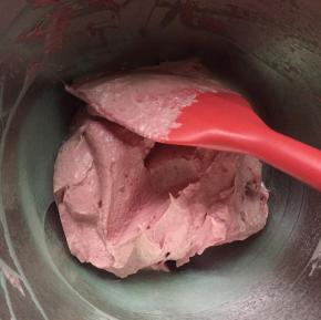 覆盆子冰淇淋也是一样的做法。