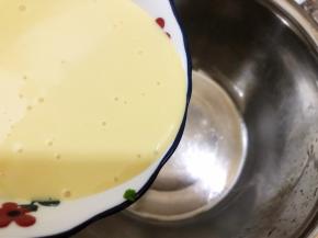 盆里加入植物蛋