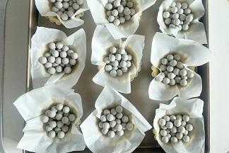 依次做好放入烤盘，每个之间留出一定的距离。