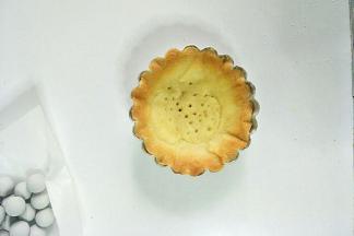 出炉后取下重石。放凉