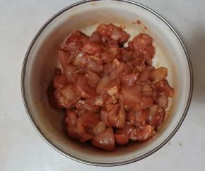 拌匀，盖保鲜膜放入冰箱冷藏一晚。