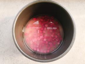 加入适量清水。