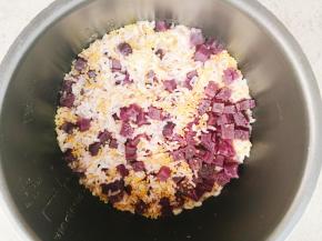 香喷喷，营养丰富的紫薯藜麦饭就可以啦。小朋友吃也合适哦！