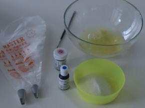 1. 蛋白要冷藏的，不要混进去蛋黄和水。