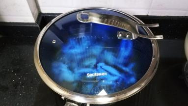 盖上盖子焖4分钟