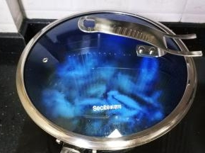 盖上盖子焖4分钟