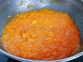 需要一点耐心哈，全程小火不断用铲子搅拌至粘稠。