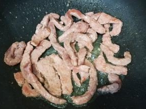 再翻另一面煎至金黄