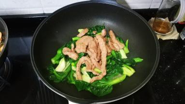 倒入牛柳