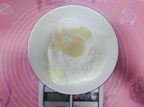 除仙人掌果粉以外，其他材料全部放入盆