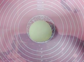 揉成光滑的面团