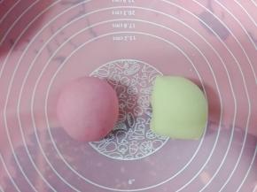 一份白色，一份粉红色