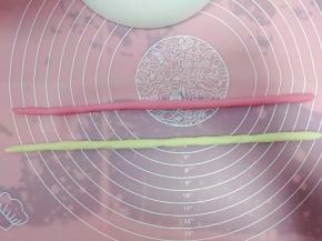 搓成15cm长左右的长条